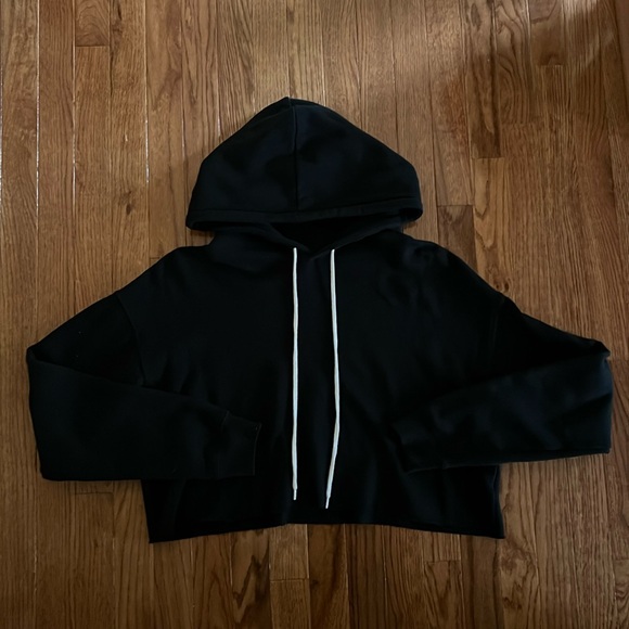 Wild Fable Black Cropped Workout Sweatshirt Hoodie Women’s Size Medium - Picture 2 of 6